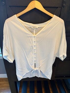 beachlunchlounge Cream Button-Front Tie Hem Blouse